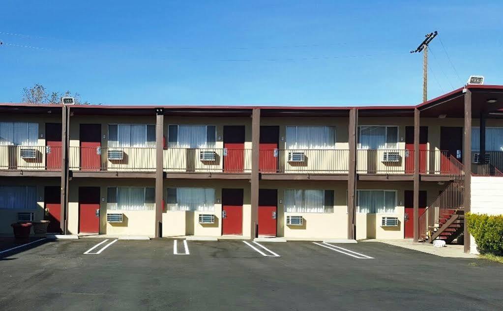 Red Roof Inn Mojave Esterno foto